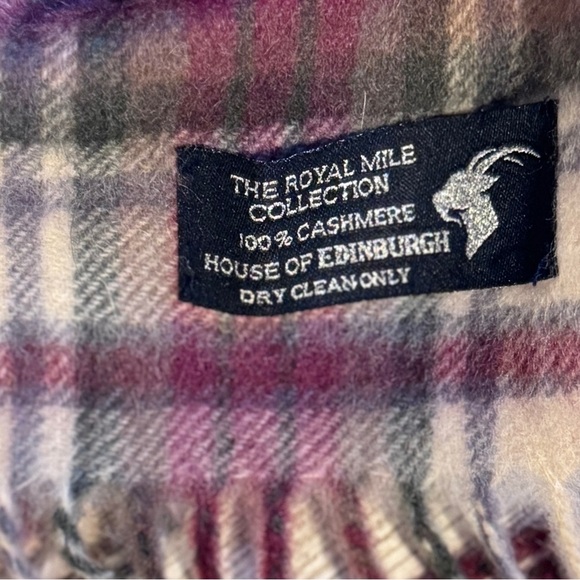 The Royal collection Plaid Fringe Scarf in Burgundy and Cream 100% cashmere - Picture 3 of 3